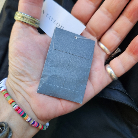 NWT- Ann Taylor- Margo- Black- Stretch- Capri Pants- Size 4 - Picture 8 of 8